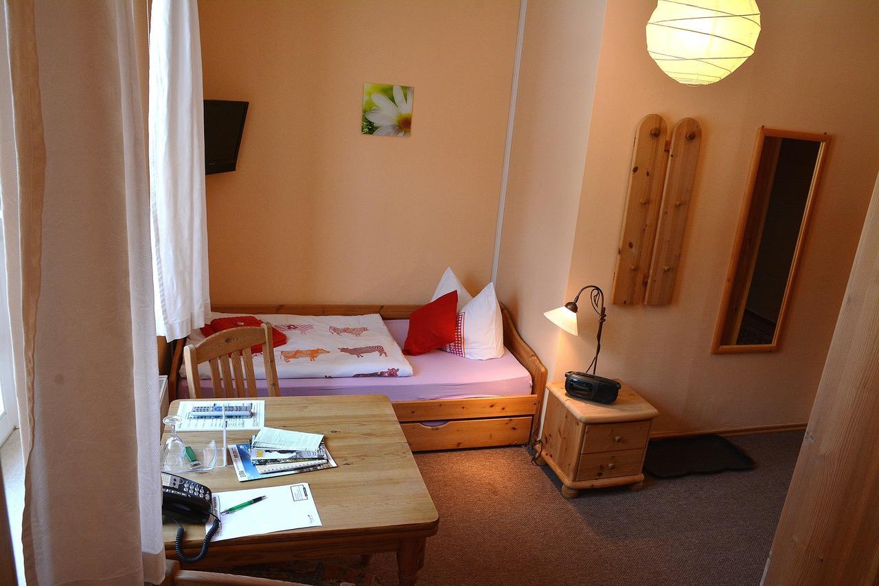 Landgasthof Alter Bahnhof Heyerode Bagian luar foto